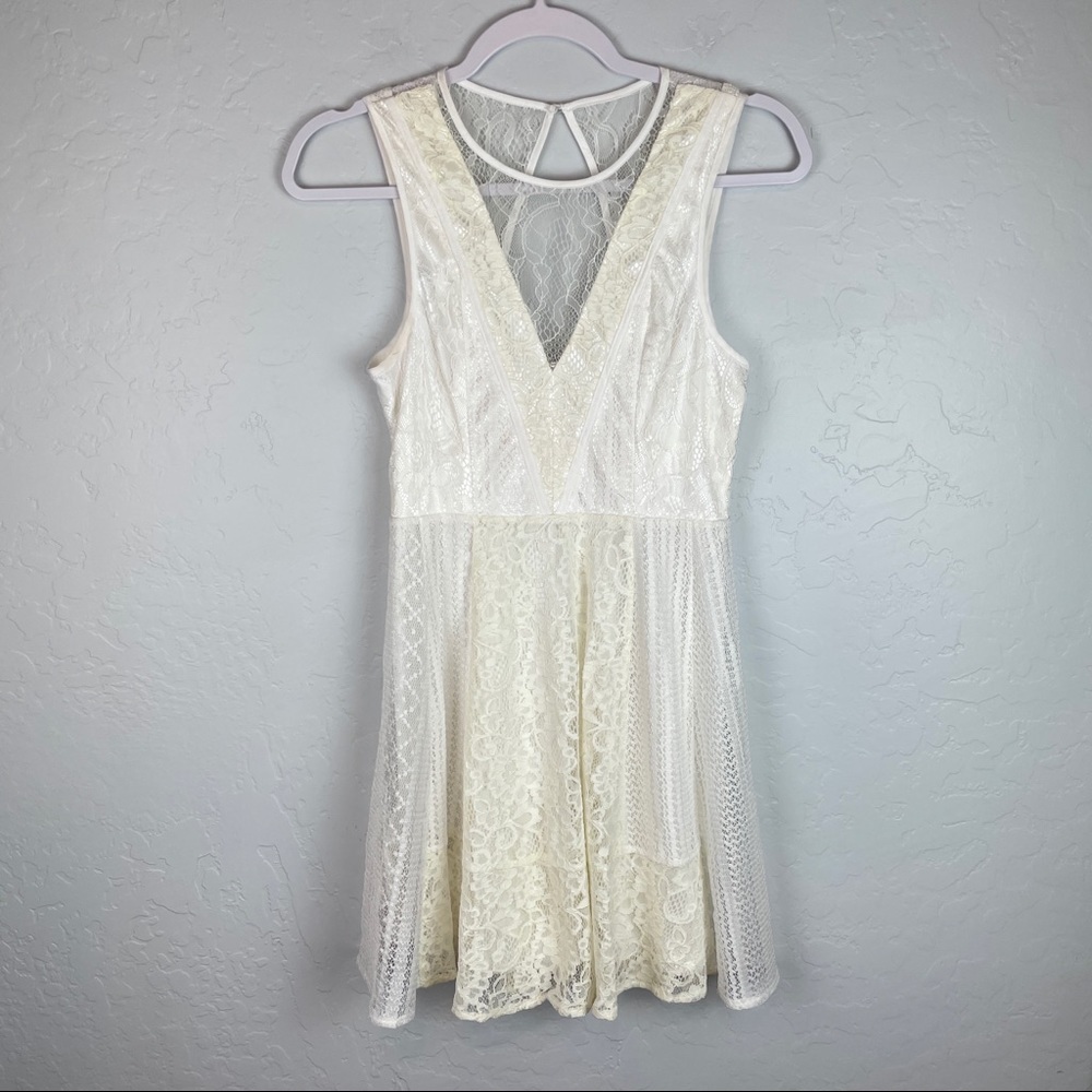 BCBGeneration Lace Fit Flare Sleeveless Backless Mini Dress White Cream 2 - Picture 3 of 12
